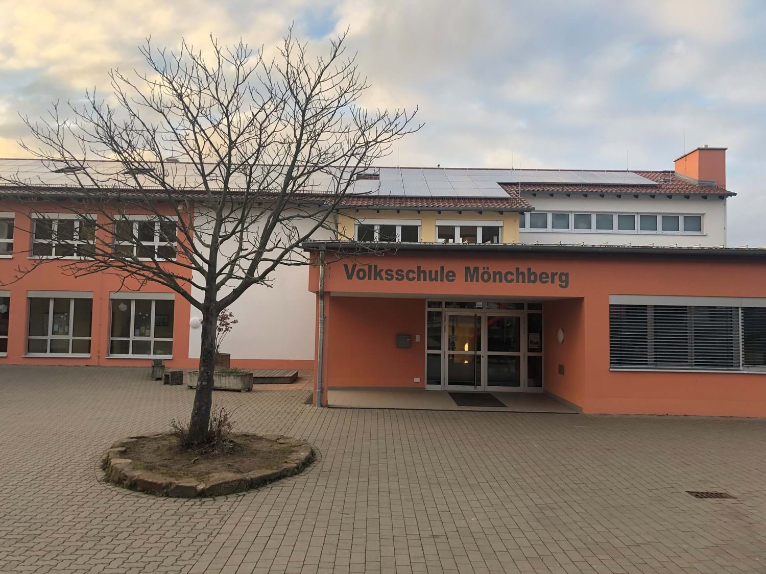 Schule Mönchberg.jpg